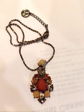 Trafari NECKLACE